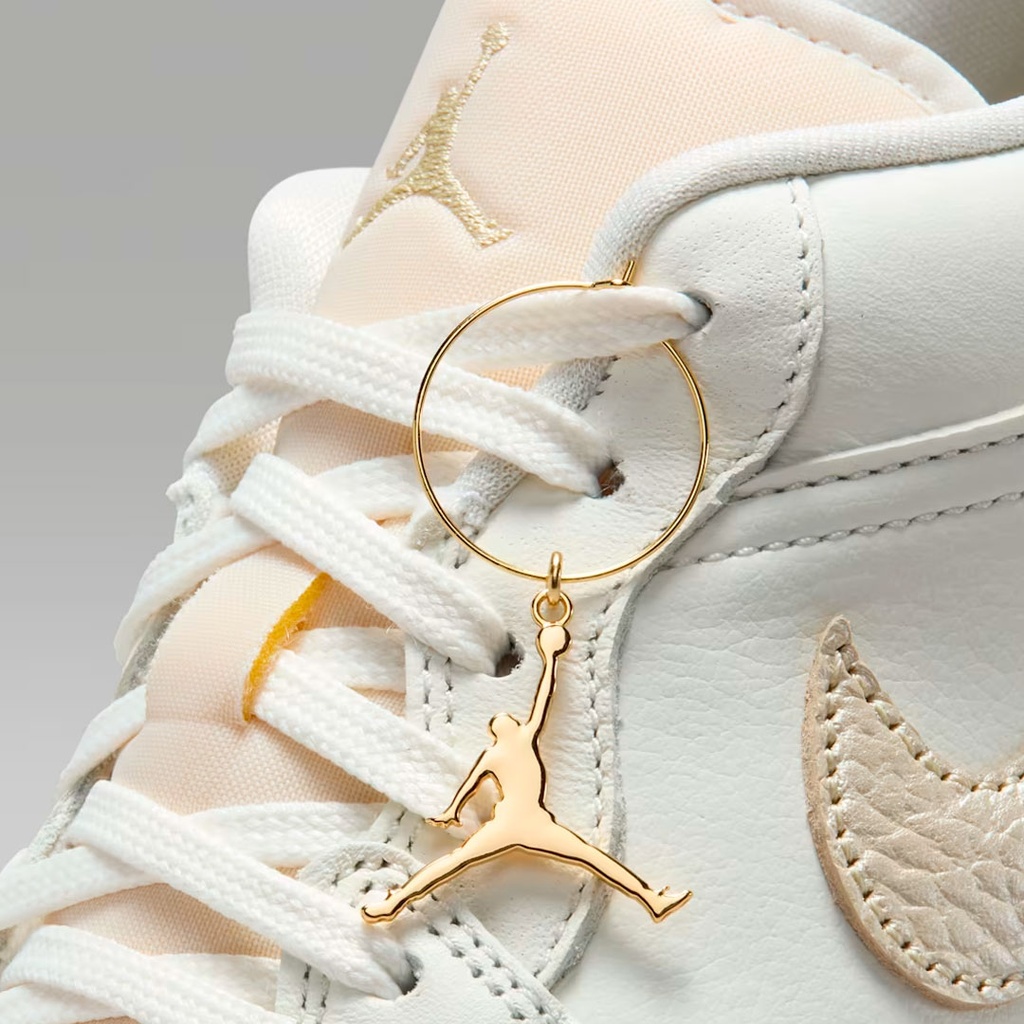 WMNS AIR JORDAN 1 LOW SE V2