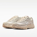 WMNS NIKE INITIATOR